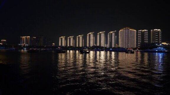 夜晚的时间照亮三亚市湾公寓综合楼全景4k中国海南