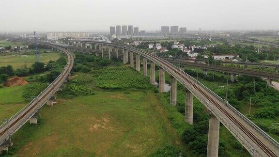中国铁路高架乡村风光