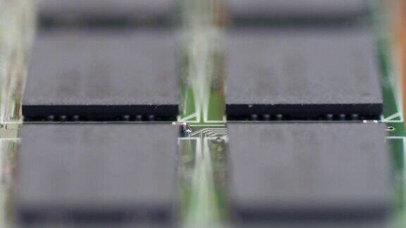 微距镜头拍摄PCB板微电路小车滑动