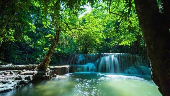 美丽的瀑布和小溪HuayMaeKhamin瀑布泰国