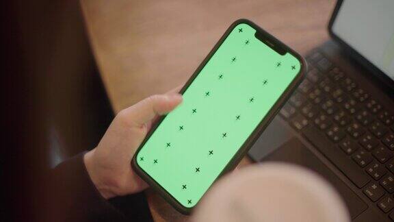 绿色键智能手机