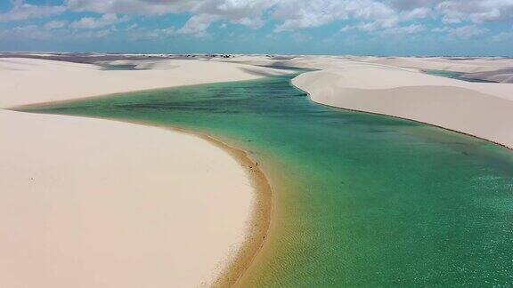 巴西地标雨水湖和沙丘LencoisMaranhenses巴西