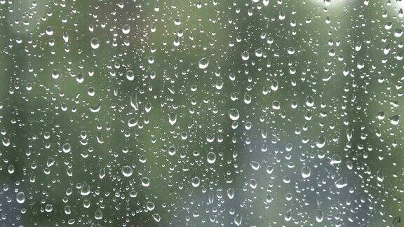 大雨打在窗户上4k慢镜头60fps