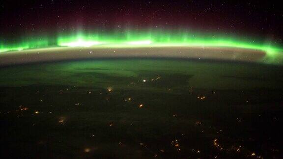 从太空看地球真实的视频没有CGI这是从国际空间站拍摄的