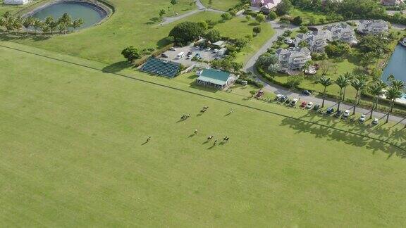 无人机在马球场上空拍摄(2)