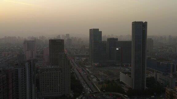 日落黄昏时间杭州市中心交通街道人行天桥航拍全景4k中国