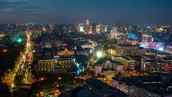 黄昏时分照明杭州著名湖滨湾旅游区空中延时全景4k中国