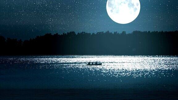 与渔民在满月的船