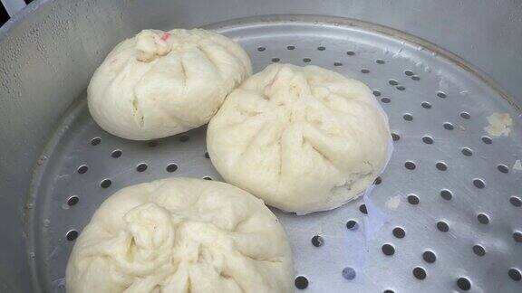 近距离拍摄热气腾腾的汤饺子包子准备在当地商店在中国镇加尔各答印度
