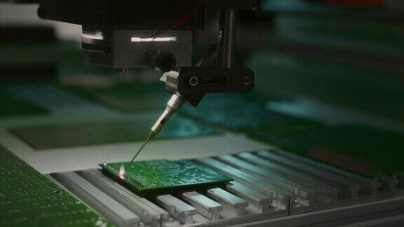 自动激光烙铁为主板焊接电子元件