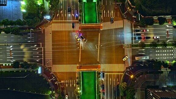 杭州夜间城市十字路口的鸟瞰图