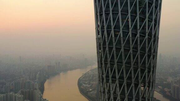 广州市中心日落时间滨江湾塔外部正面空中全景4k中国