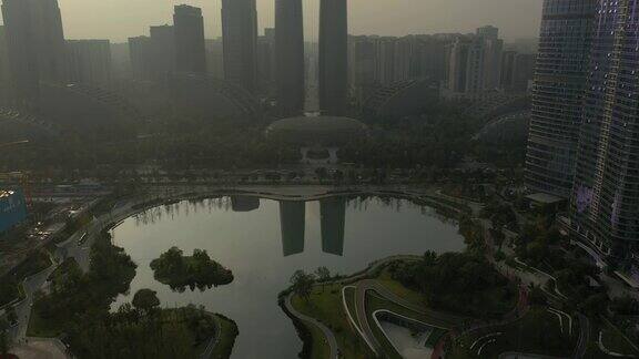 日落时分成都金融区公园湖泊航拍全景4k中国