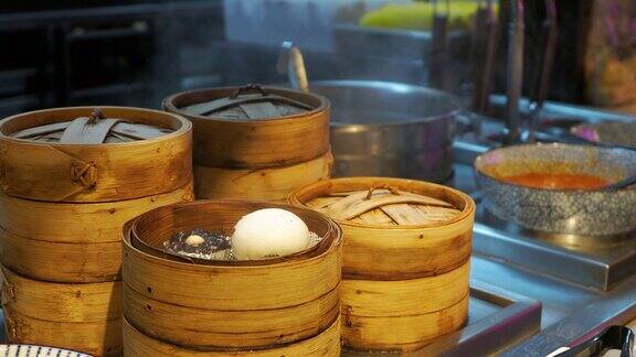 中式厨房:中式蒸笼包