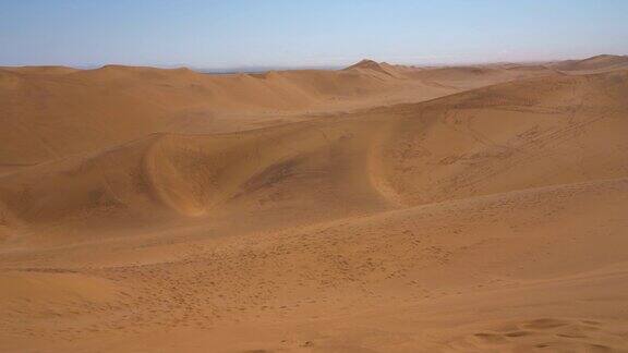 从非洲纳米比亚的7号沙丘俯瞰纳米布沙漠