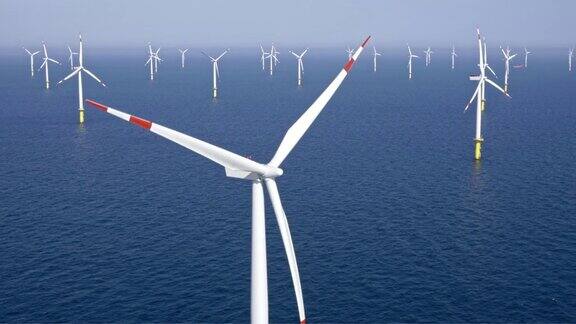 一个海上风电场的空中旋转涡轮叶片