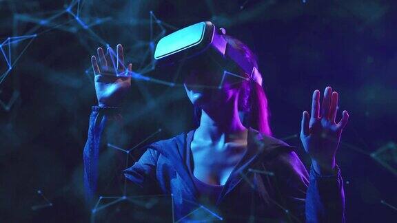 超视界VR虚拟现实游戏女人用VR护目镜玩超视界虚拟数字技术游戏