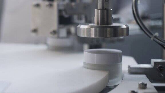 化妆品工厂生产线机械设备玻璃容器上盖