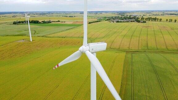 野外风力涡轮机农场鸟瞰图风车产生清洁的可再生能源