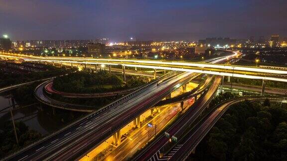 日落时分杭州滨江区与城市景观和交汇处交通繁忙间隔拍摄