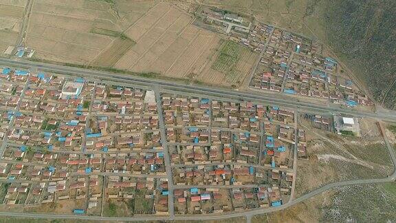 村庄和道路鸟瞰图新疆中国