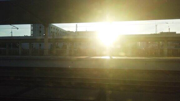 早晨从高速列车上看窗外的时间间隔
