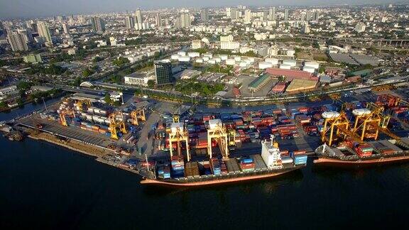 集装箱货船进出口物流物流供应链运输概念为航运鸟瞰背景