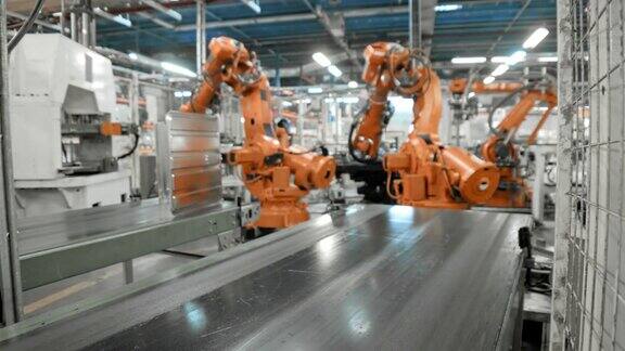 延时工业机器人在传送带上放置金属框架