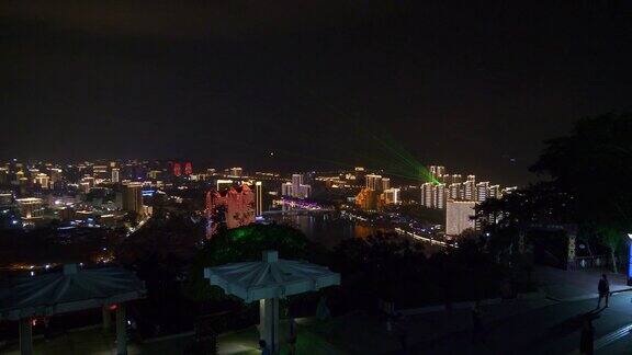 夜晚的时间照亮了三亚城市景观滨江湾山公园全景4k中国海南