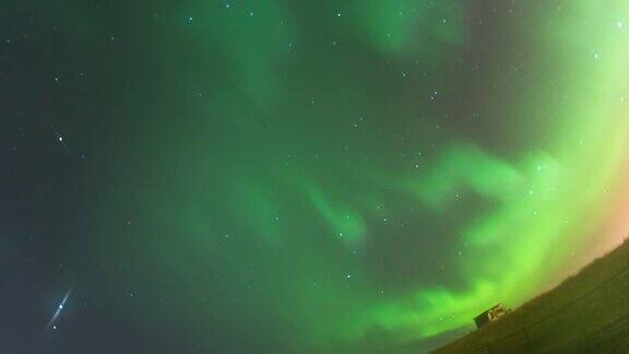 延时拍摄:冰岛凯夫拉维克的北极光