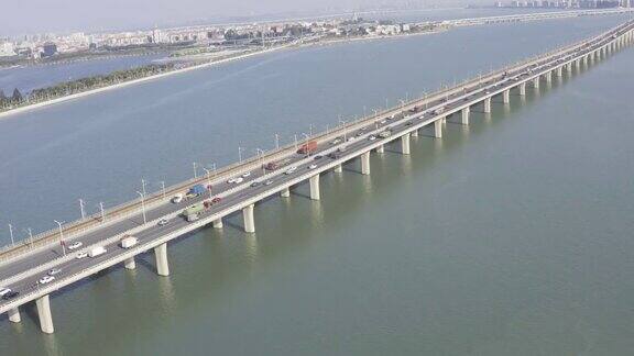 跨海大桥交通流航拍图