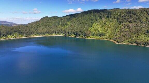 4K分辨率的新西兰Tikitapu湖风景