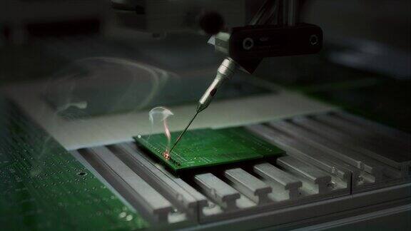 自动激光烙铁为主板焊接电子元件