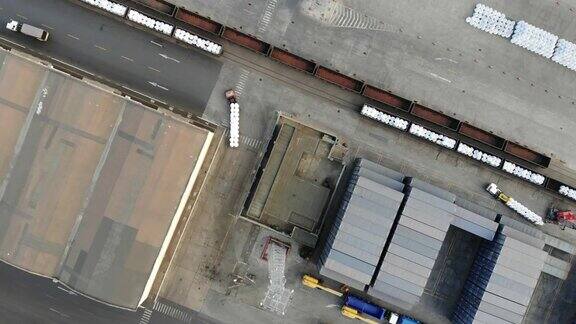港口码头成排的集装箱