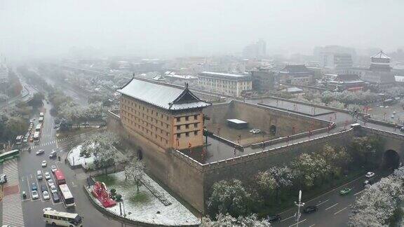 雪景中的西安古城墙中国