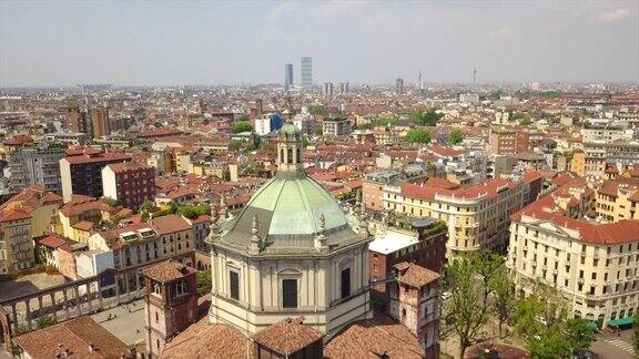 意大利晴天米兰城市教堂航拍全景4k