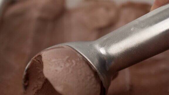 舀冰淇淋巧克力味肉