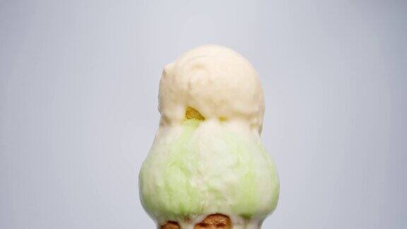 香草冰淇淋冰淇淋果子露华夫蛋筒