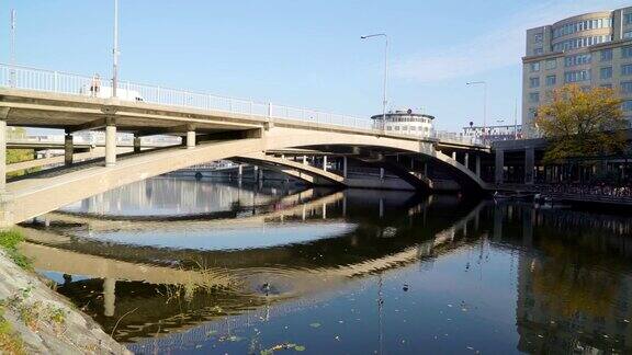 瑞典斯德哥尔摩河上的大混凝土桥
