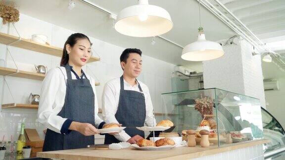 小企业的可持续性一群面包师或咖啡师在当地的咖啡店为顾客准备饮料、烘焙产品