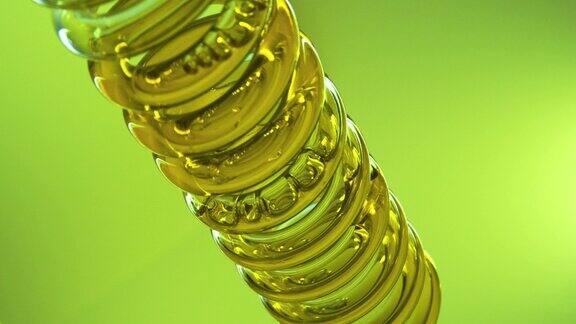 从花和物质的天然油作为黄金长生不老药级联在一个螺旋运动