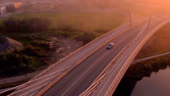 高架桥上的日落