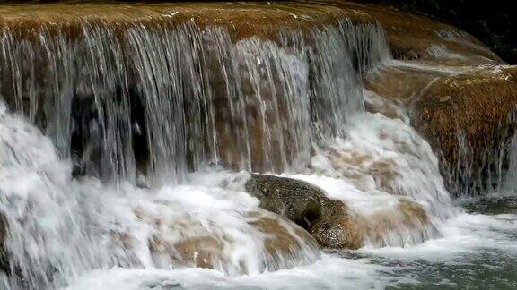 泰国北碧府美丽的四面瀑布
