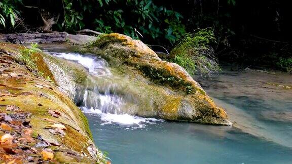 美丽的四面瀑布泰国北碧府