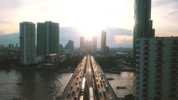 曼谷日落时的鸟瞰图