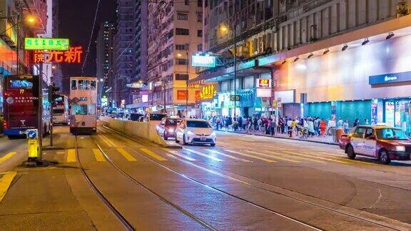 时间流逝在香港繁忙的交通穿过主要道路市区街道和现代建筑物