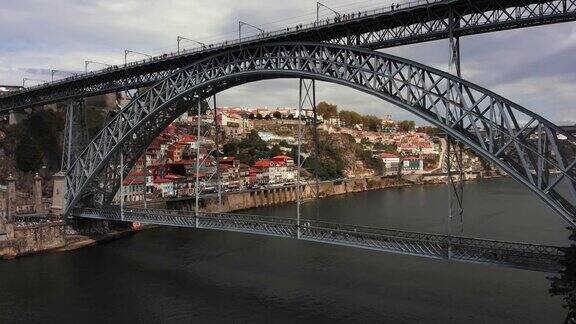 葡萄牙波尔图城市景观和多姆路易斯I桥