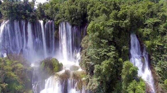 泰国热带雨林深处的惊人瀑布ThiLoSu瀑布