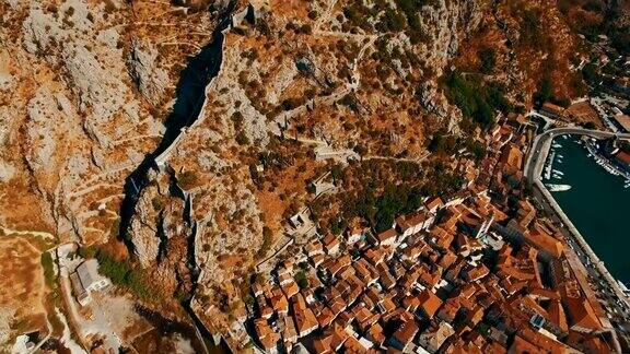 旧共和国武士黑山无人机拍摄海边和山上的老城
