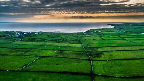 爱尔兰乡村景色的航拍